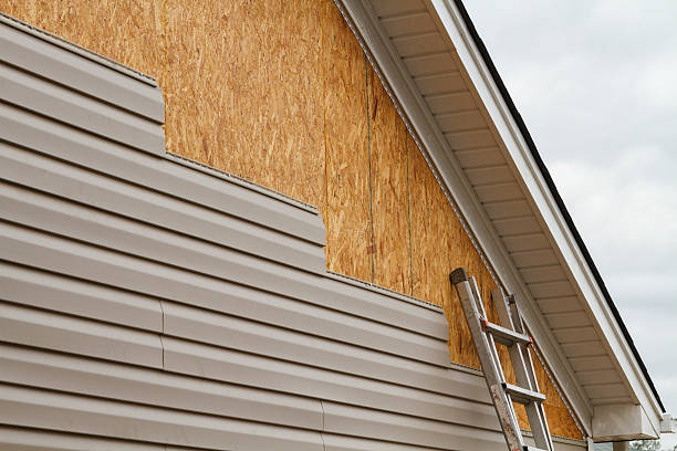 Professional Vinyl Siding technician working in Spotsylvania, VA